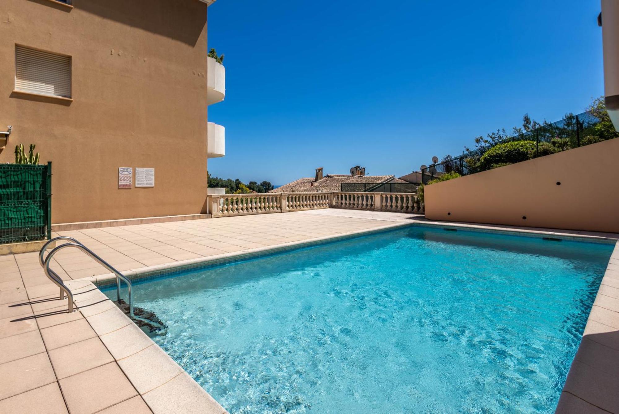 Mon Appart Avec Terrasse Et Piscine Roquebrune-Cap-Martin Bagian luar foto
