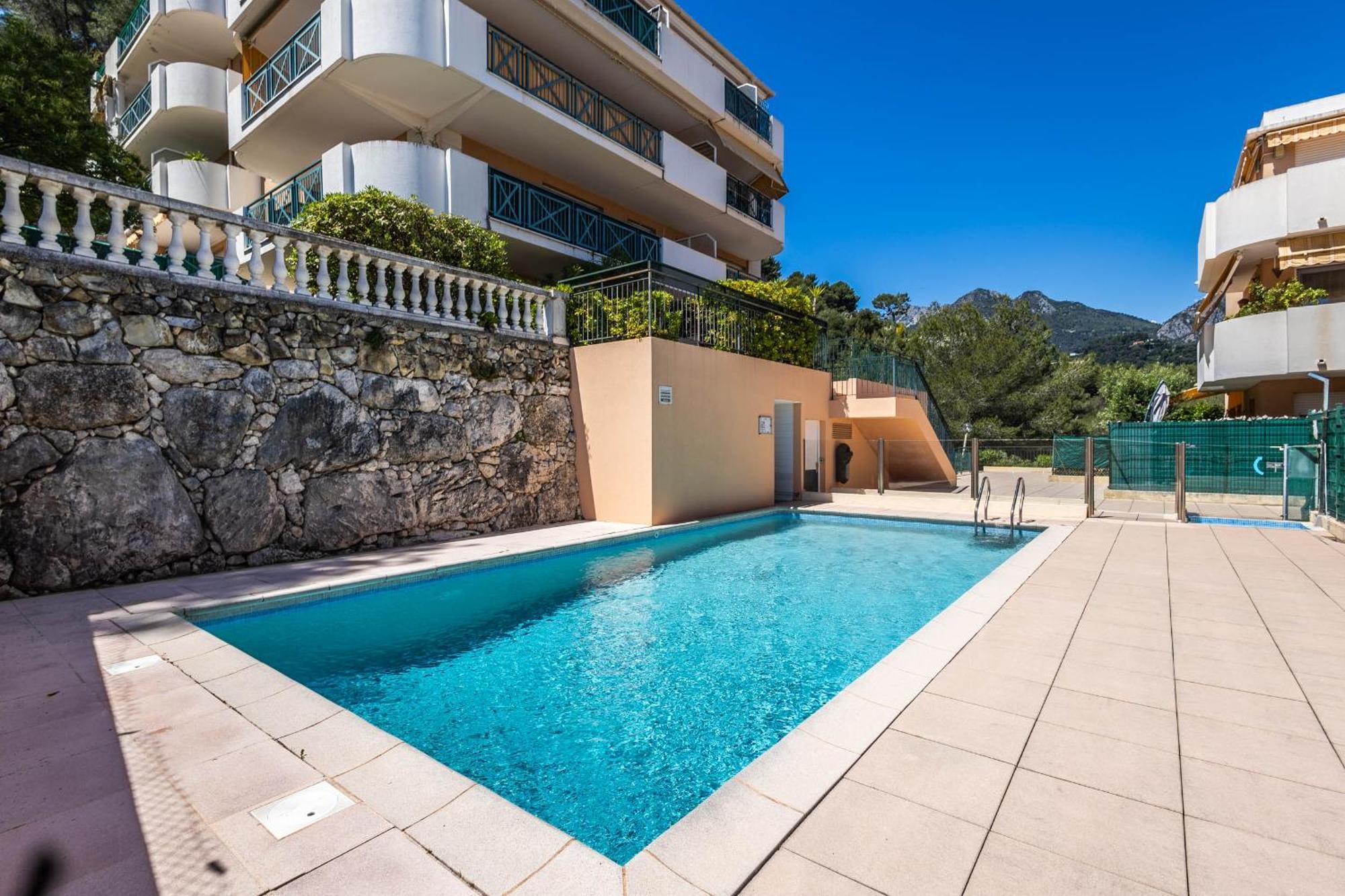 Mon Appart Avec Terrasse Et Piscine Roquebrune-Cap-Martin Bagian luar foto